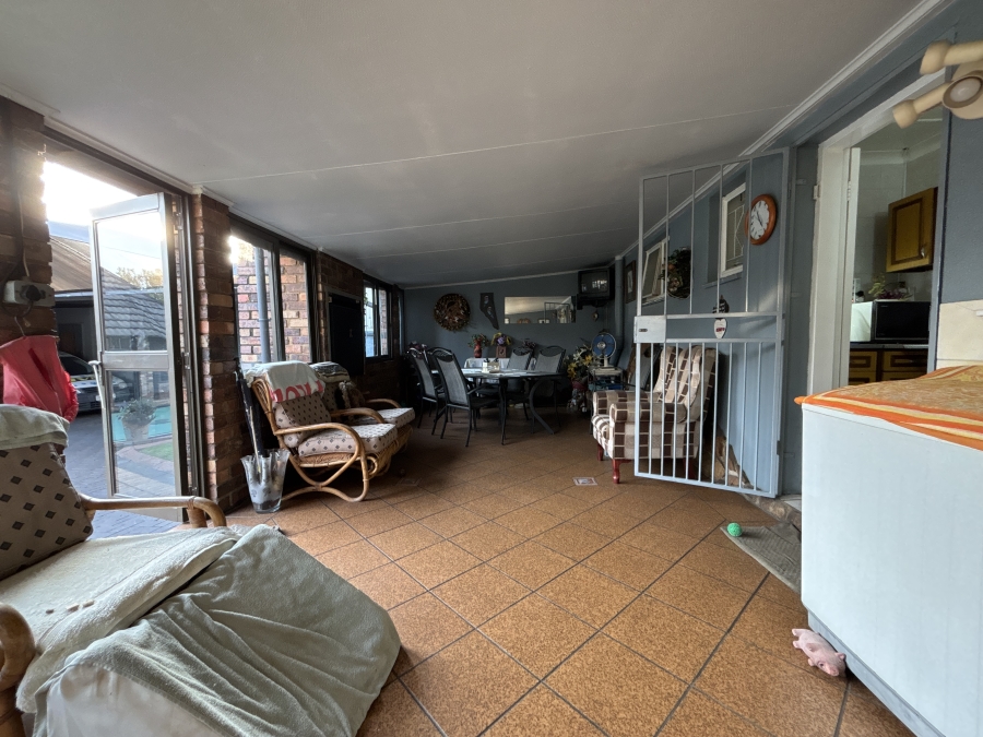 3 Bedroom Property for Sale in Farrarmere Gauteng