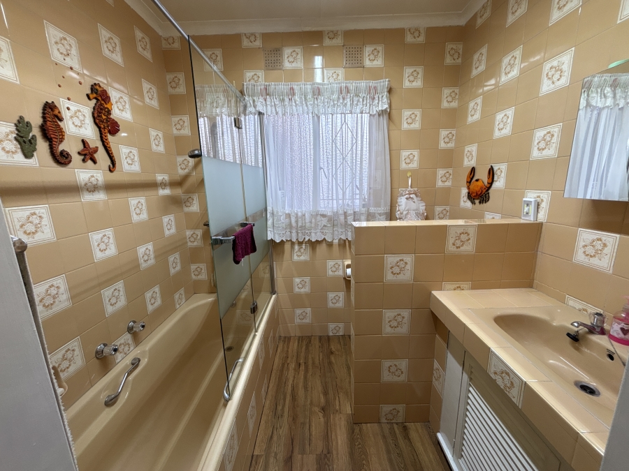 3 Bedroom Property for Sale in Farrarmere Gauteng