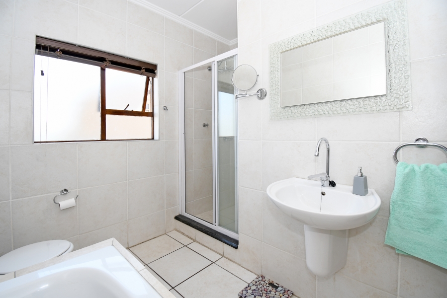 To Let 3 Bedroom Property for Rent in Sunninghill Gauteng