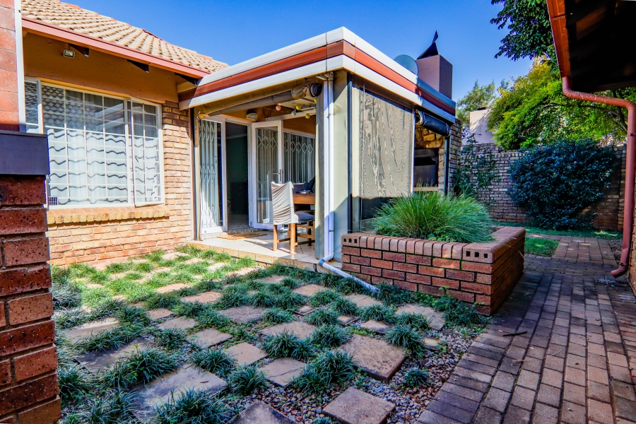 2 Bedroom Property for Sale in Pierre Van Ryneveld Gauteng