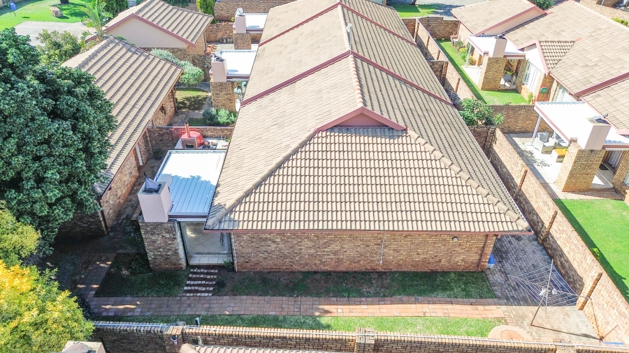 2 Bedroom Property for Sale in Pierre Van Ryneveld Gauteng