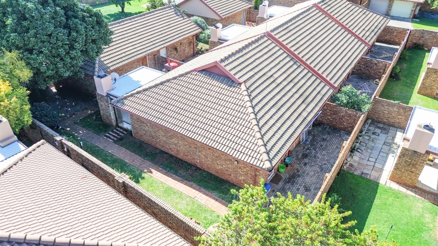 2 Bedroom Property for Sale in Pierre Van Ryneveld Gauteng
