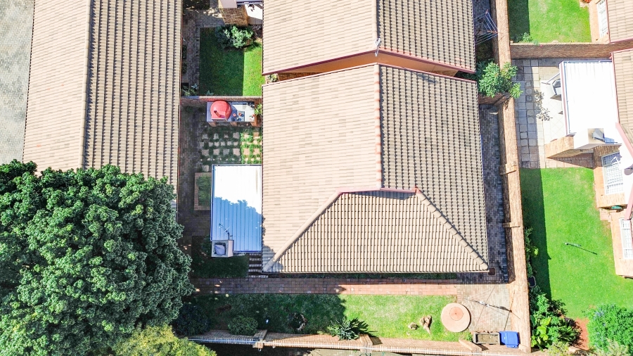 2 Bedroom Property for Sale in Pierre Van Ryneveld Gauteng