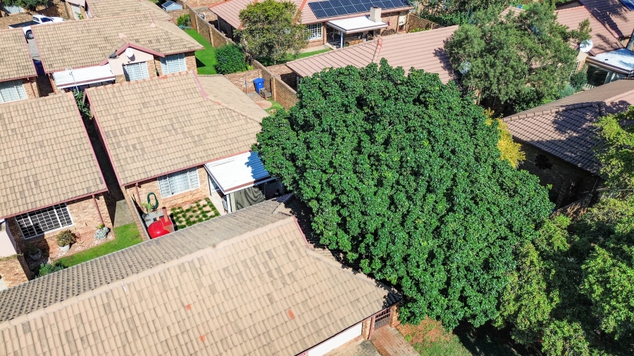 2 Bedroom Property for Sale in Pierre Van Ryneveld Gauteng
