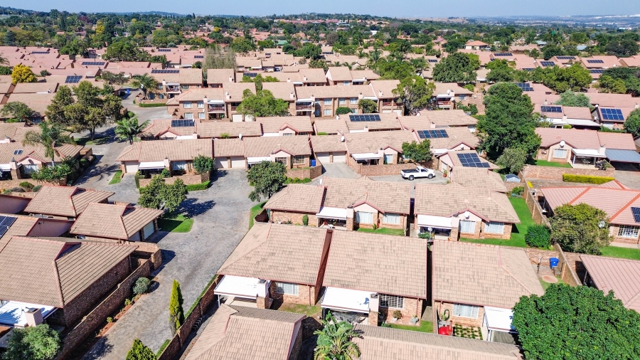 2 Bedroom Property for Sale in Pierre Van Ryneveld Gauteng