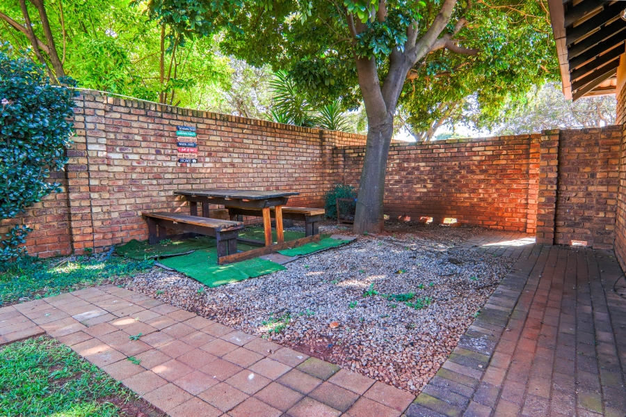2 Bedroom Property for Sale in Pierre Van Ryneveld Gauteng