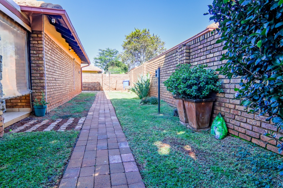 2 Bedroom Property for Sale in Pierre Van Ryneveld Gauteng
