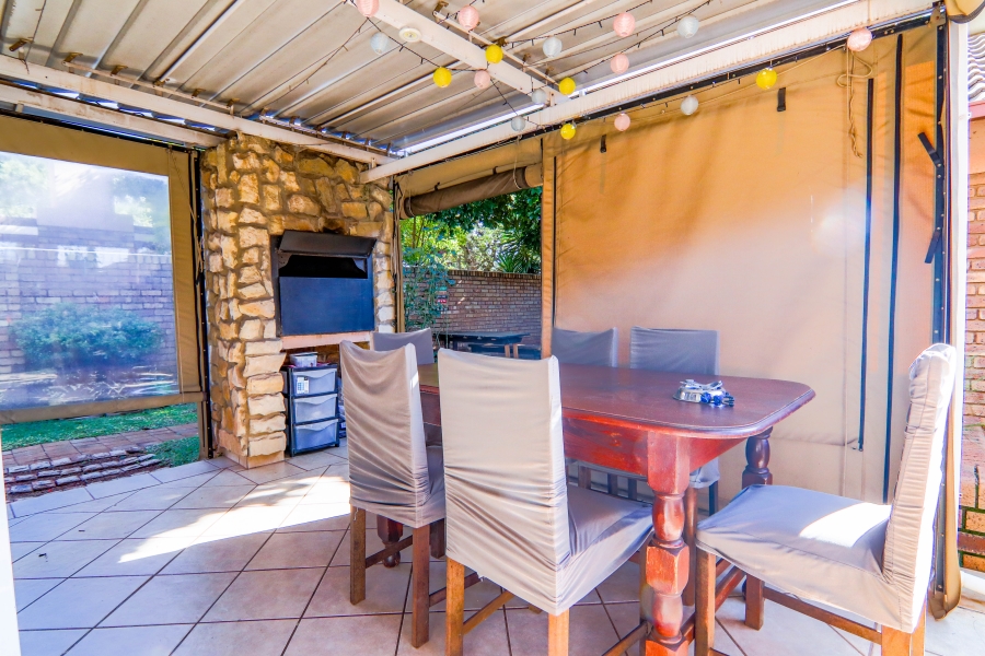 2 Bedroom Property for Sale in Pierre Van Ryneveld Gauteng