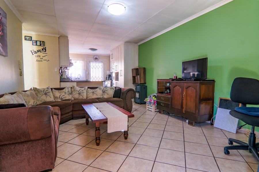 2 Bedroom Property for Sale in Pierre Van Ryneveld Gauteng