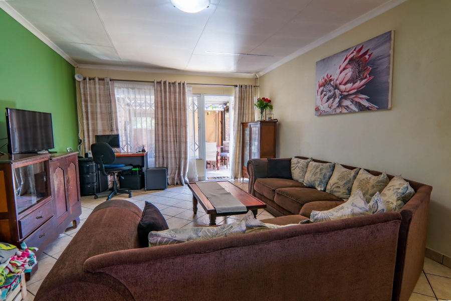 2 Bedroom Property for Sale in Pierre Van Ryneveld Gauteng