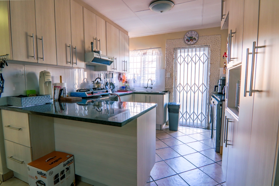 2 Bedroom Property for Sale in Pierre Van Ryneveld Gauteng