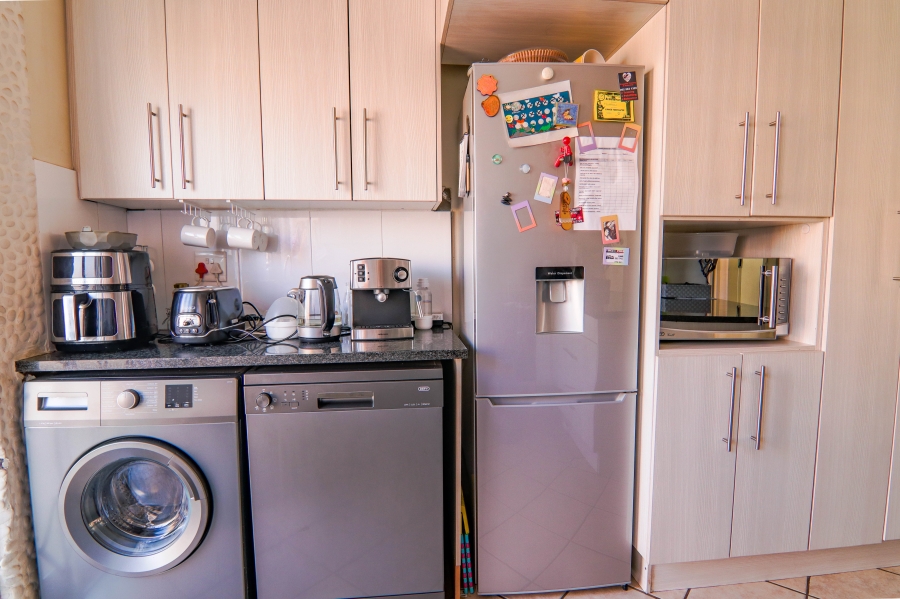 2 Bedroom Property for Sale in Pierre Van Ryneveld Gauteng