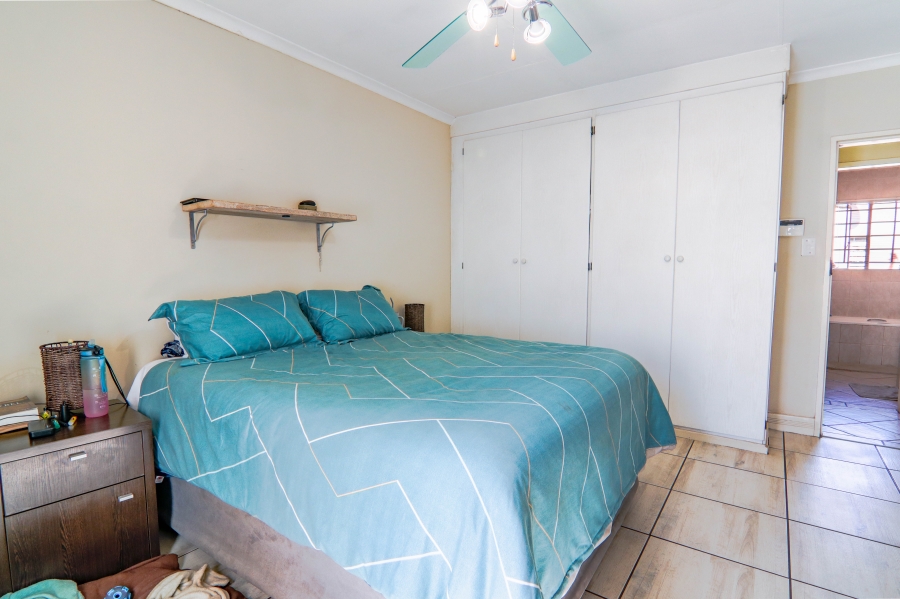 2 Bedroom Property for Sale in Pierre Van Ryneveld Gauteng