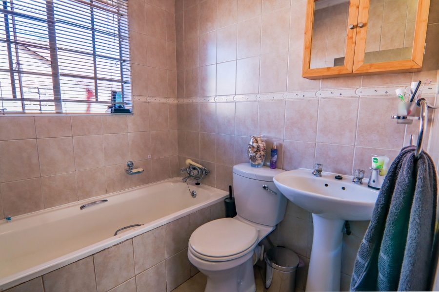 2 Bedroom Property for Sale in Pierre Van Ryneveld Gauteng