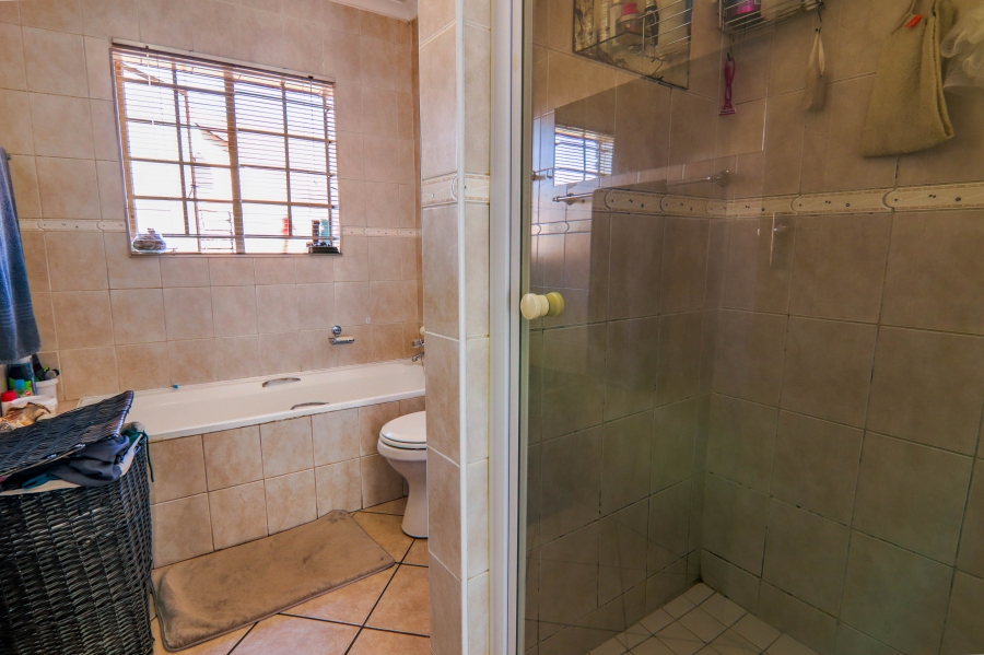 2 Bedroom Property for Sale in Pierre Van Ryneveld Gauteng
