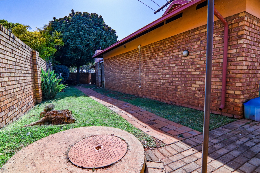 2 Bedroom Property for Sale in Pierre Van Ryneveld Gauteng