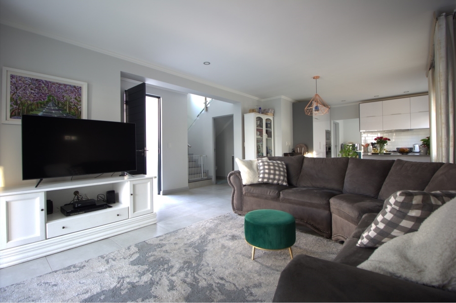 3 Bedroom Property for Sale in Broadacres Gauteng