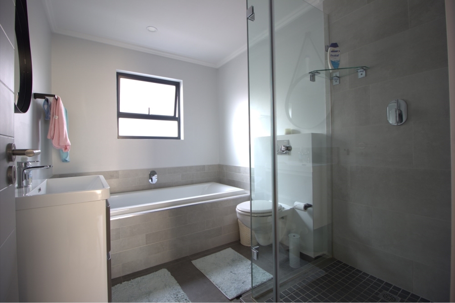 3 Bedroom Property for Sale in Broadacres Gauteng