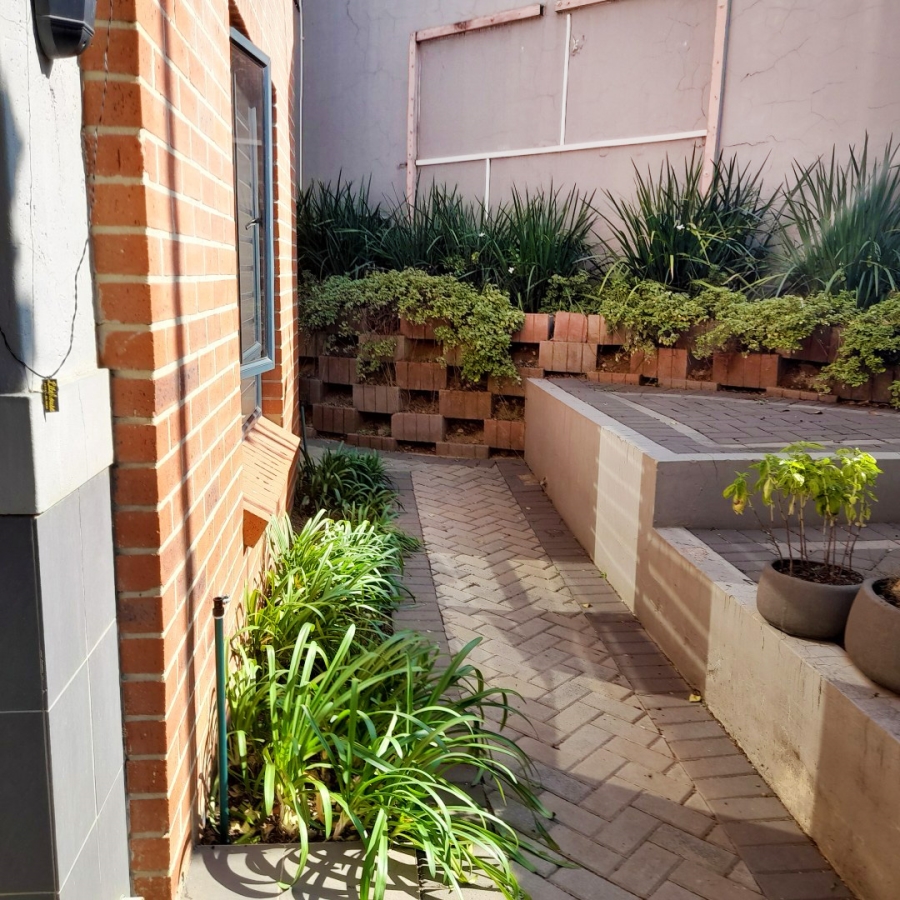 2 Bedroom Property for Sale in Bryanston Gauteng