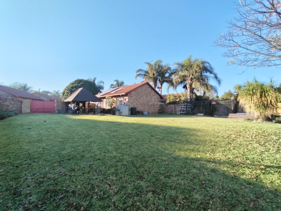 2 Bedroom Property for Sale in Elardus Park Gauteng