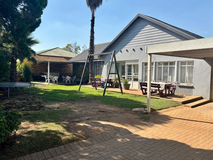5 Bedroom Property for Sale in Parkdene Gauteng