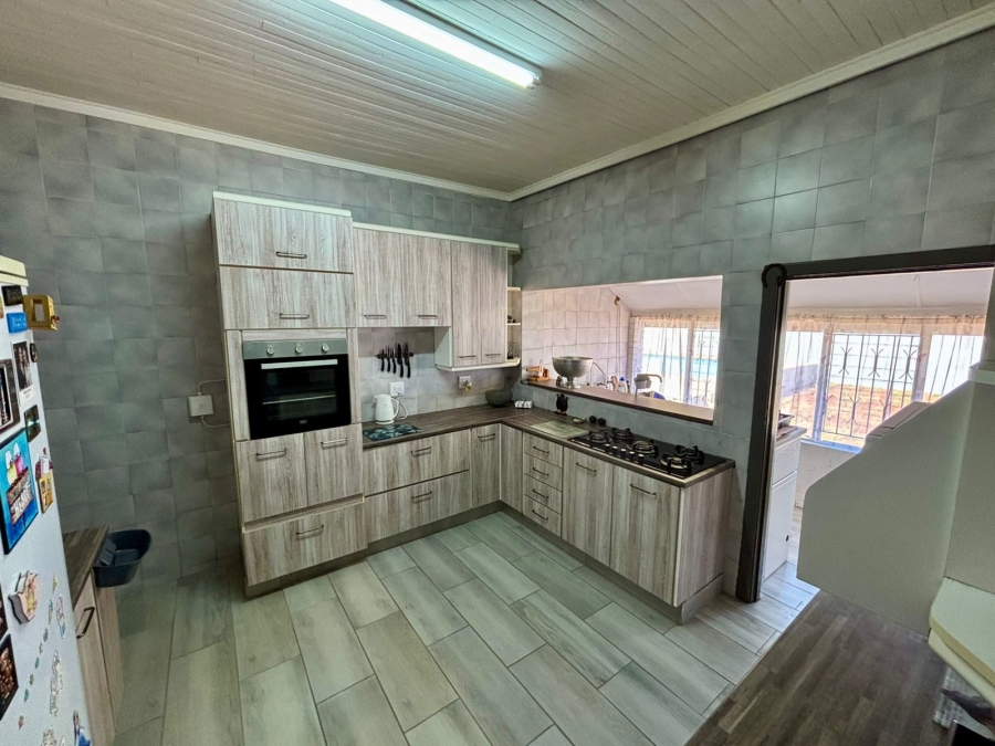 5 Bedroom Property for Sale in Parkdene Gauteng