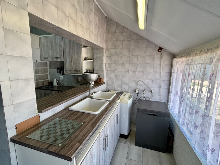 5 Bedroom Property for Sale in Parkdene Gauteng