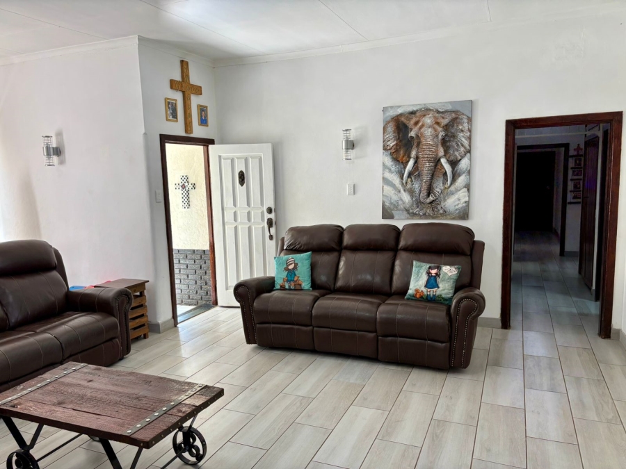5 Bedroom Property for Sale in Parkdene Gauteng