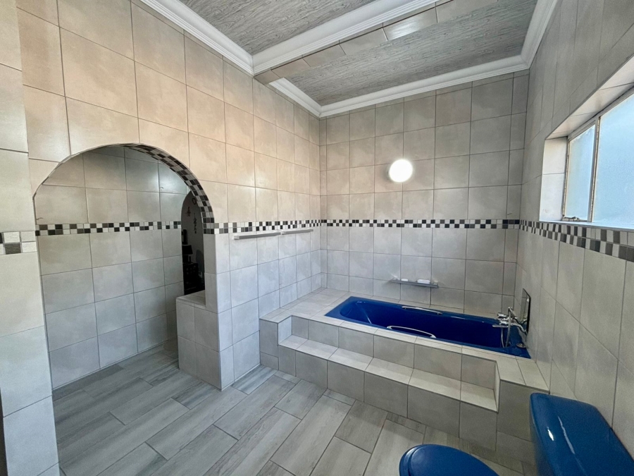 5 Bedroom Property for Sale in Parkdene Gauteng