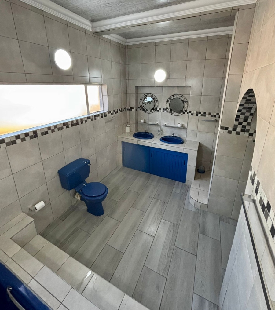5 Bedroom Property for Sale in Parkdene Gauteng