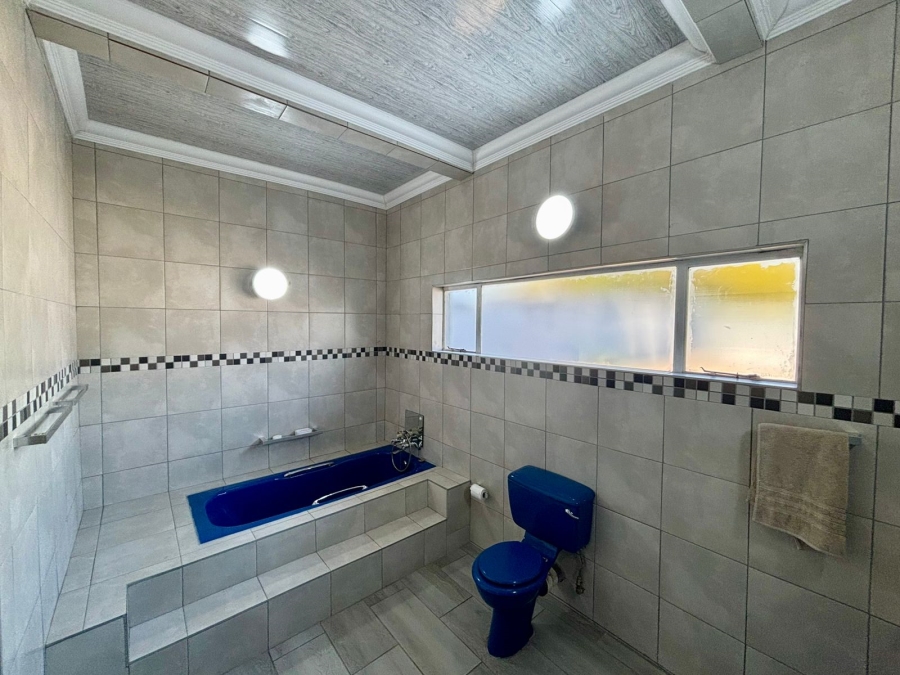 5 Bedroom Property for Sale in Parkdene Gauteng