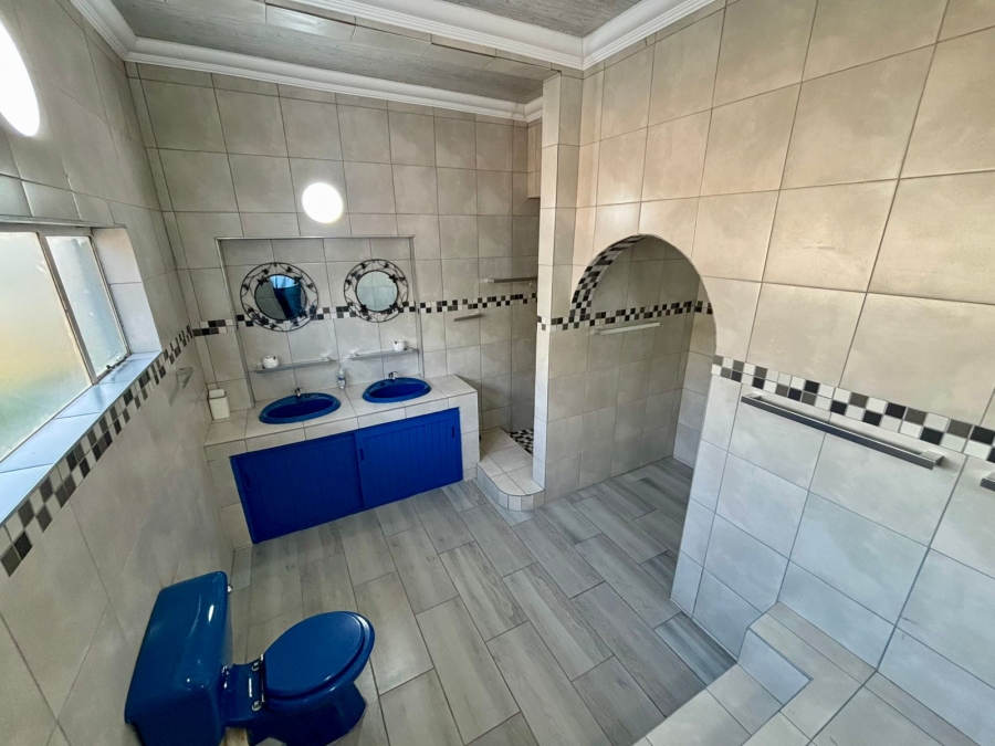 5 Bedroom Property for Sale in Parkdene Gauteng