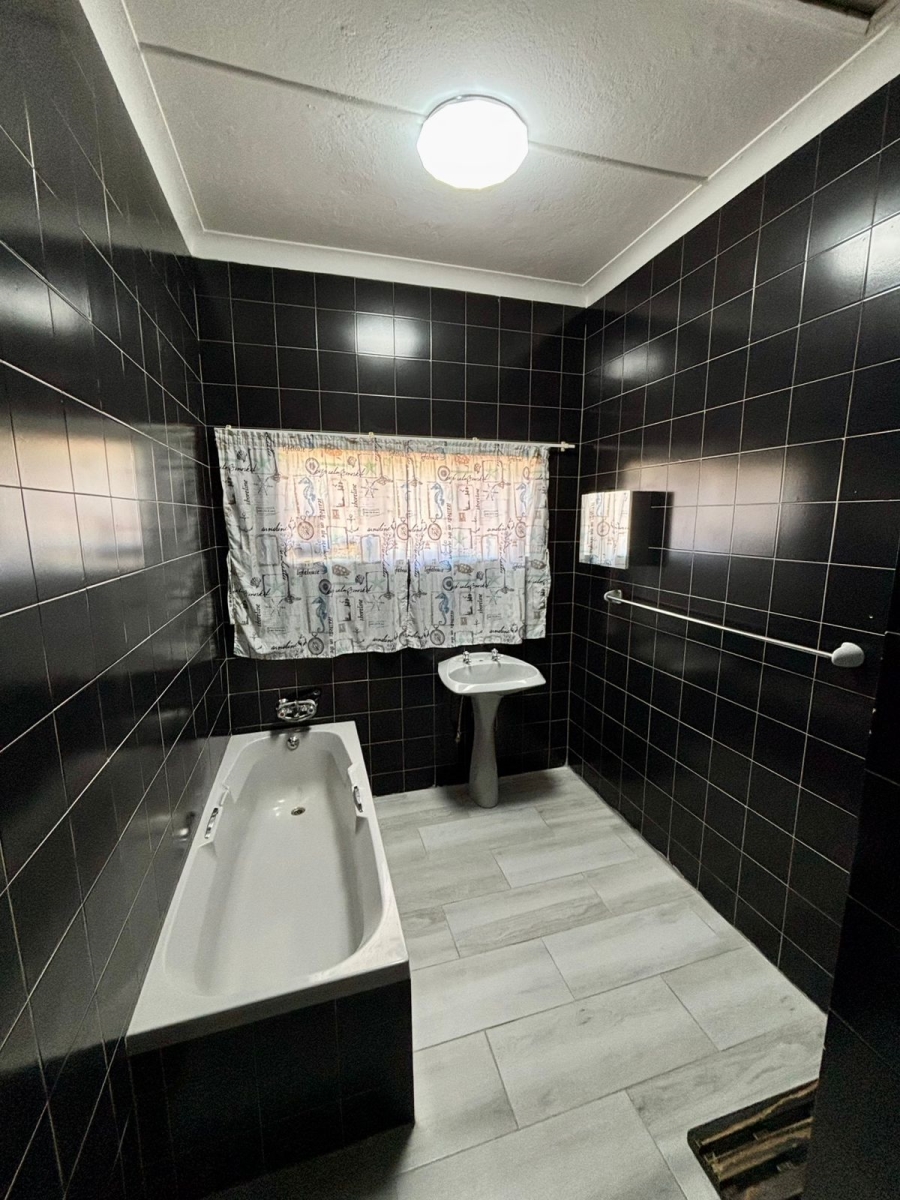 5 Bedroom Property for Sale in Parkdene Gauteng