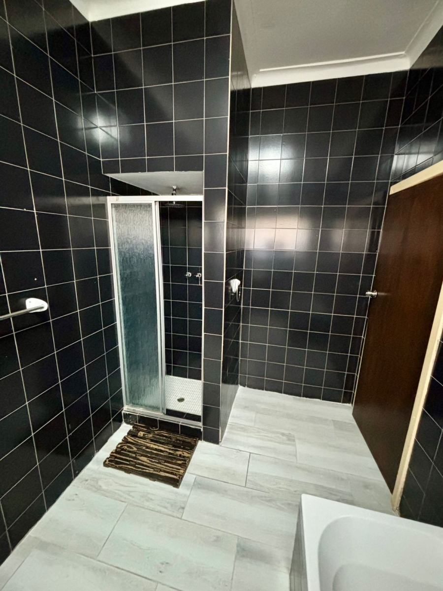5 Bedroom Property for Sale in Parkdene Gauteng