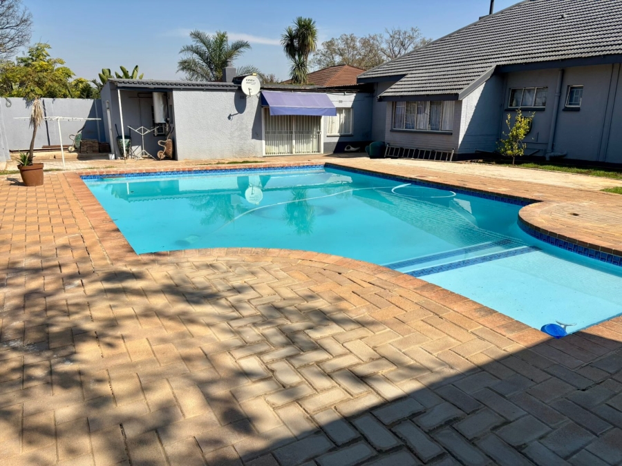 5 Bedroom Property for Sale in Parkdene Gauteng