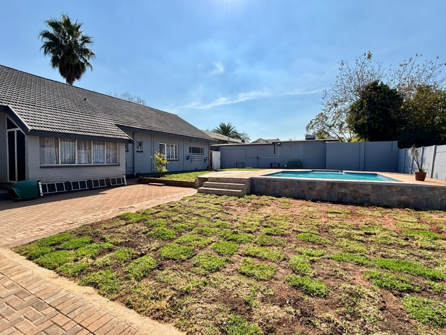 5 Bedroom Property for Sale in Parkdene Gauteng