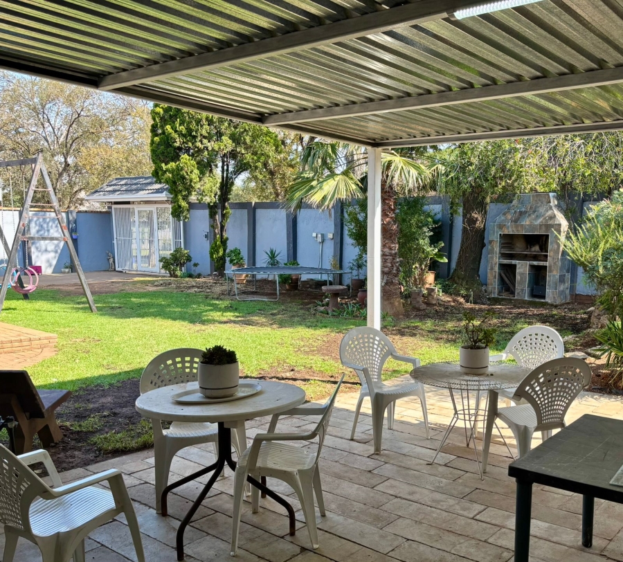 5 Bedroom Property for Sale in Parkdene Gauteng