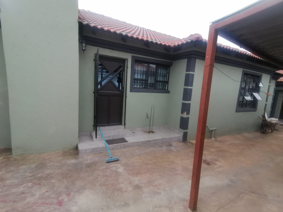 3 Bedroom Property for Sale in Lotus Gardens Gauteng