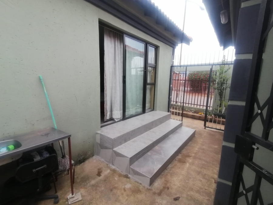 3 Bedroom Property for Sale in Lotus Gardens Gauteng