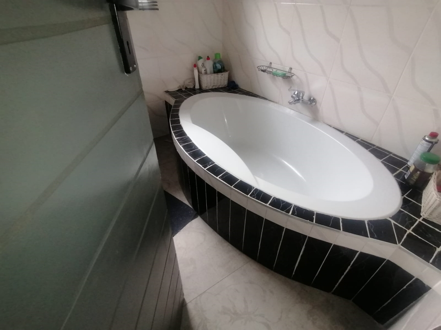 3 Bedroom Property for Sale in Lotus Gardens Gauteng