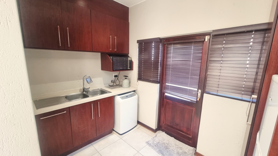 To Let 3 Bedroom Property for Rent in Broadacres Gauteng