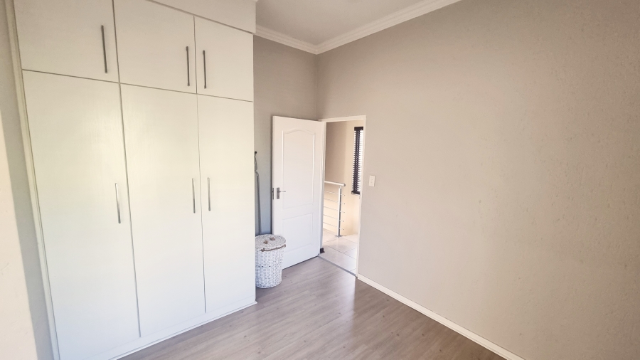 To Let 3 Bedroom Property for Rent in Broadacres Gauteng