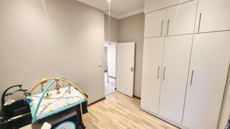 To Let 3 Bedroom Property for Rent in Broadacres Gauteng