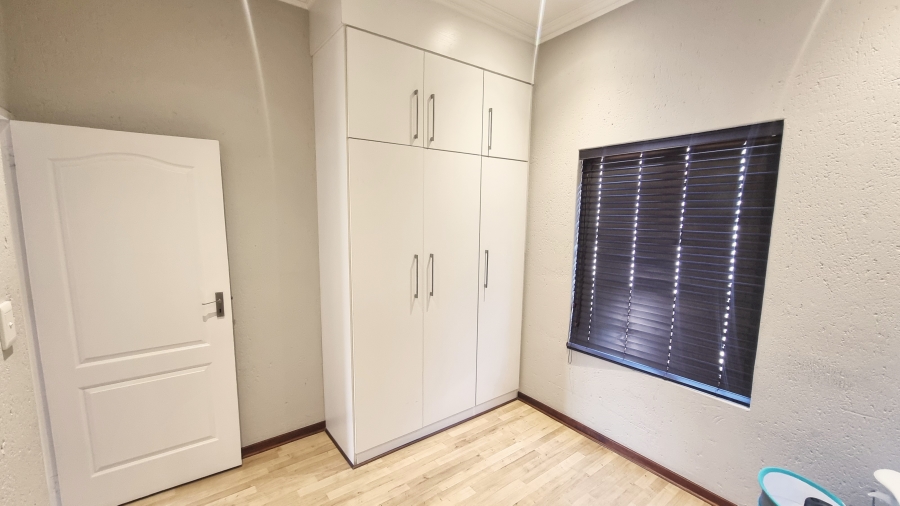 To Let 3 Bedroom Property for Rent in Broadacres Gauteng