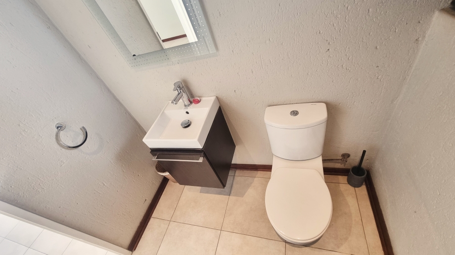 To Let 3 Bedroom Property for Rent in Broadacres Gauteng