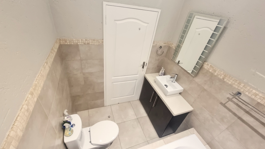 To Let 3 Bedroom Property for Rent in Broadacres Gauteng