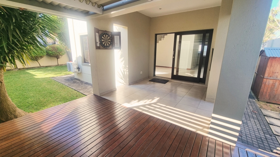 To Let 3 Bedroom Property for Rent in Broadacres Gauteng