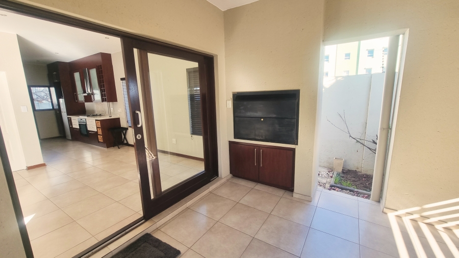 To Let 3 Bedroom Property for Rent in Broadacres Gauteng