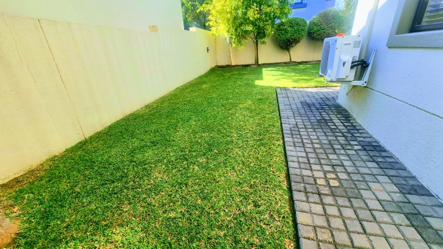 To Let 3 Bedroom Property for Rent in Broadacres Gauteng