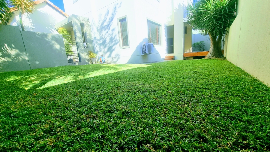To Let 3 Bedroom Property for Rent in Broadacres Gauteng